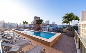 Porto Madero 303 - Apartamento no centro de Bombinhas - Rooftop com piscina e academia - À poucos metros da praia