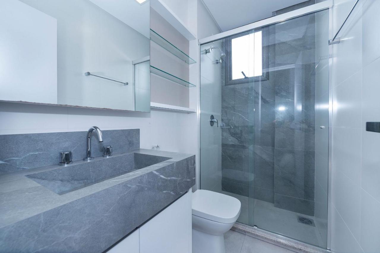 Porto Madero 303 - Apartamento no centro de Bombinhas - Rooftop com piscina e academia - À poucos metros da praia Exterior foto